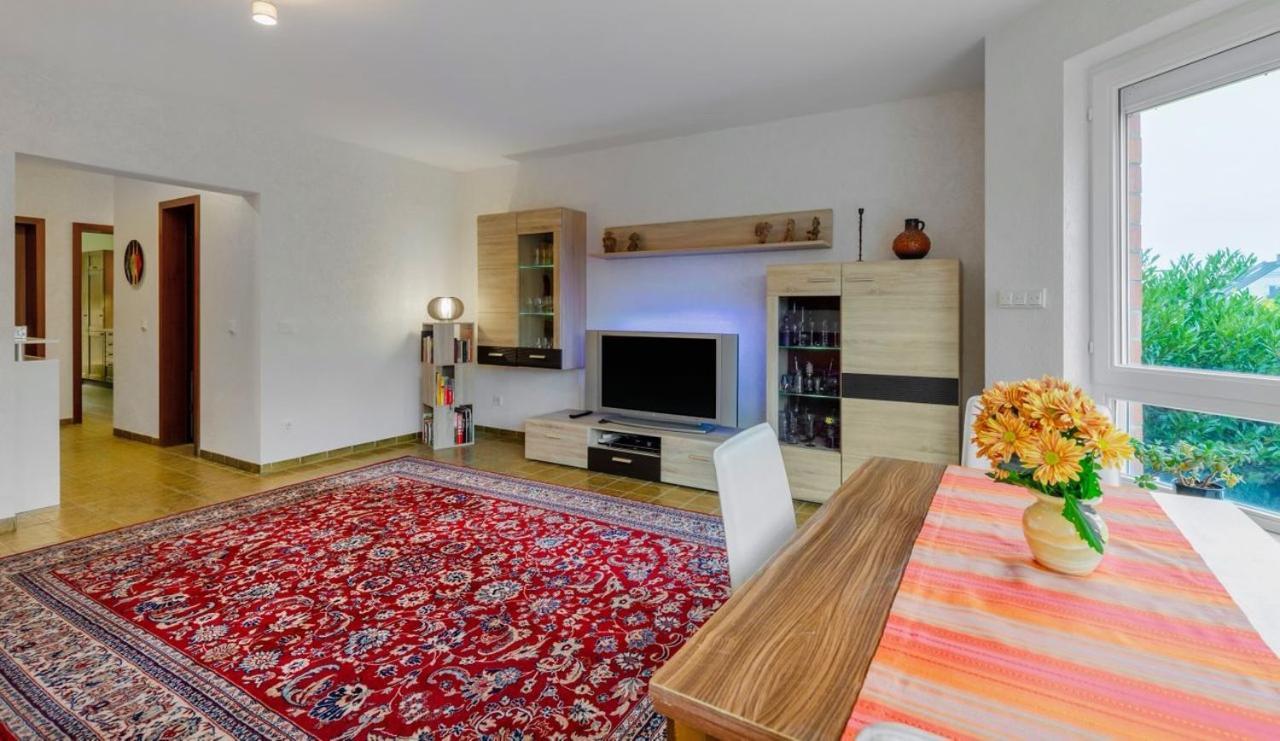 Modernes Apartment In Schoener Lage Düsseldorf Esterno foto